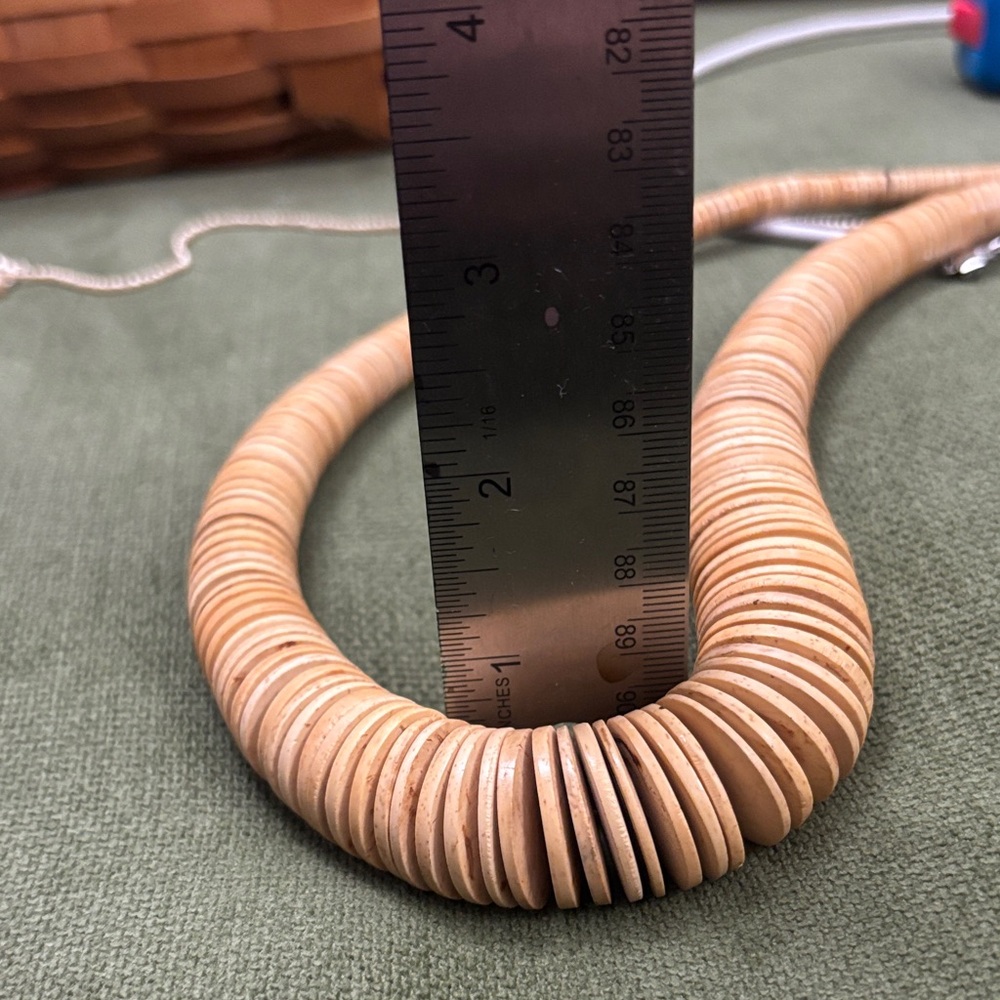 Vintage- 32" Long- Stunning Wood Slices Long Graduated Size Necklace - Picture 3 of 3